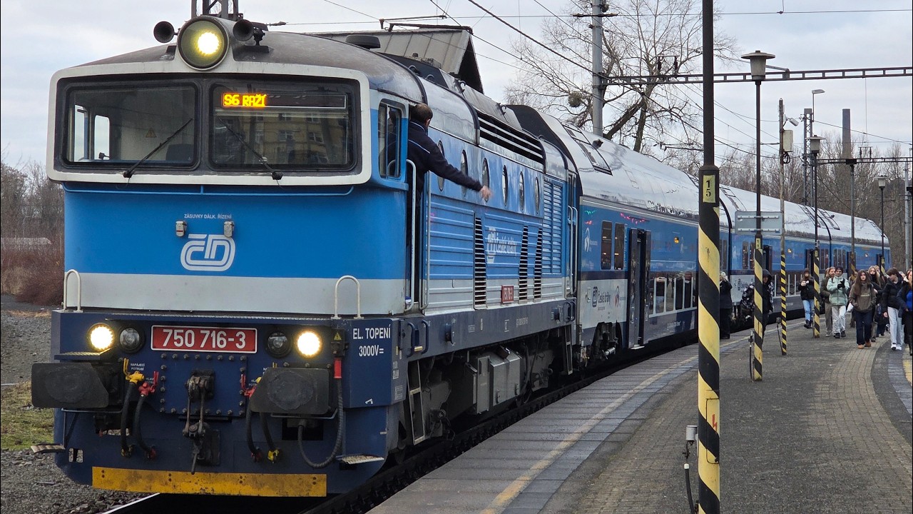 ČD 750 716 vertrekt van Ostrava Střed