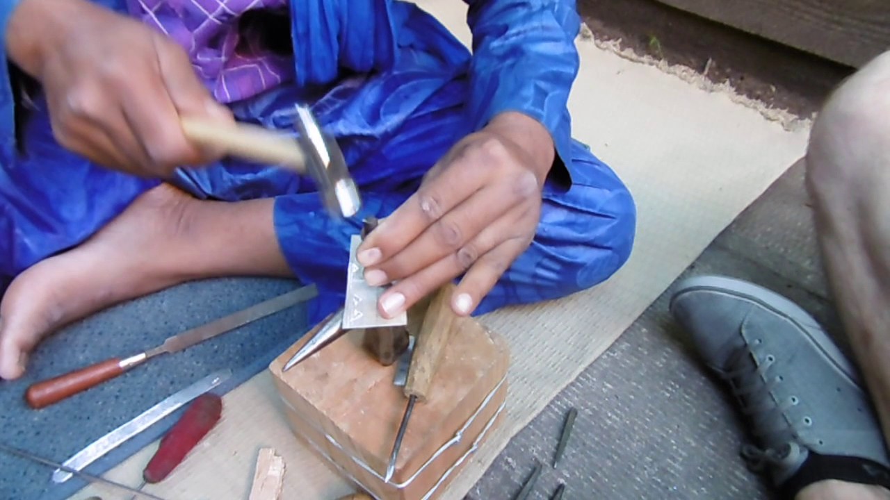 FABRICATION D'UN BIJOUX TOUAREG #3 Gravure et poin&ccedil;ons