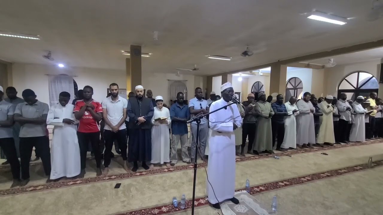 قرائة فضيلة الشيخ الأستاذ خباب ملندوا الأغندى بليلة من صلاة التراويح بالمسجد bukoto ليلة 4 من رمضان.