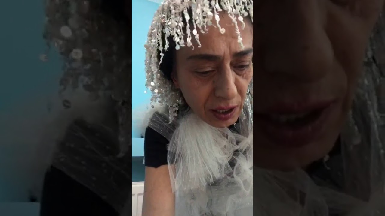 Yıldız Tilbe söyledi mahalleli alkışladı