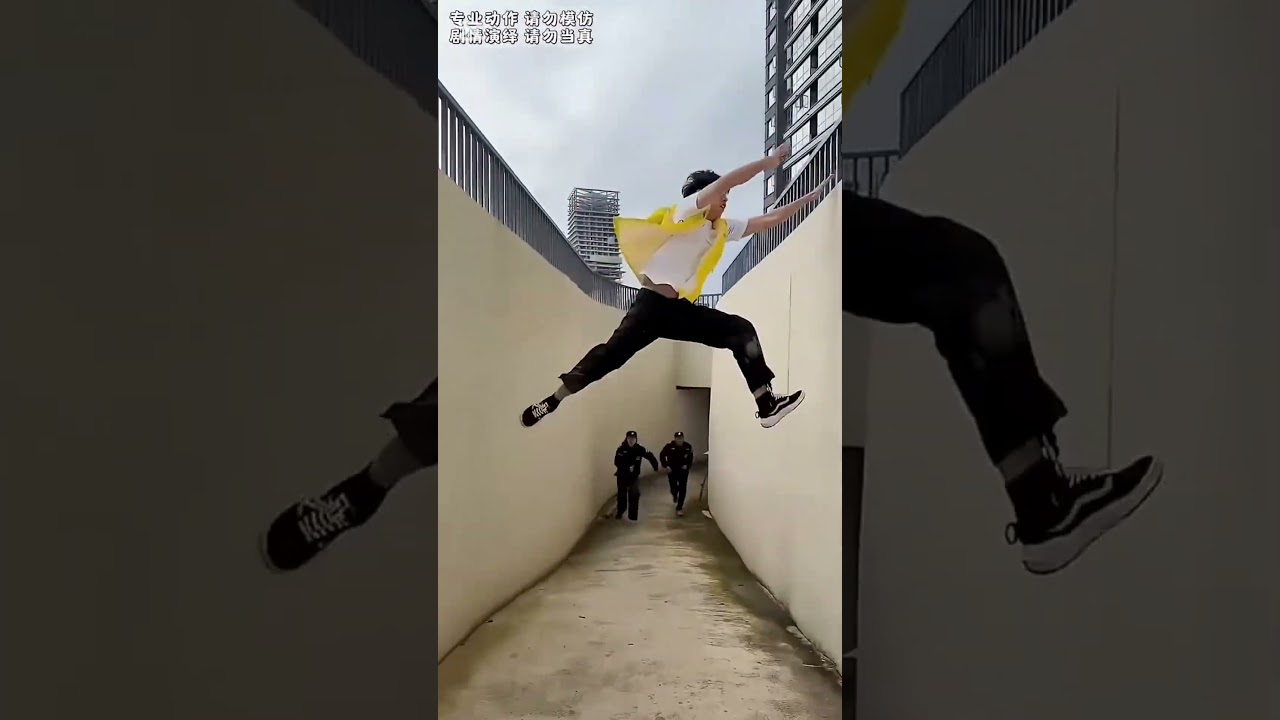 Bacon does parkour in Roblox again
