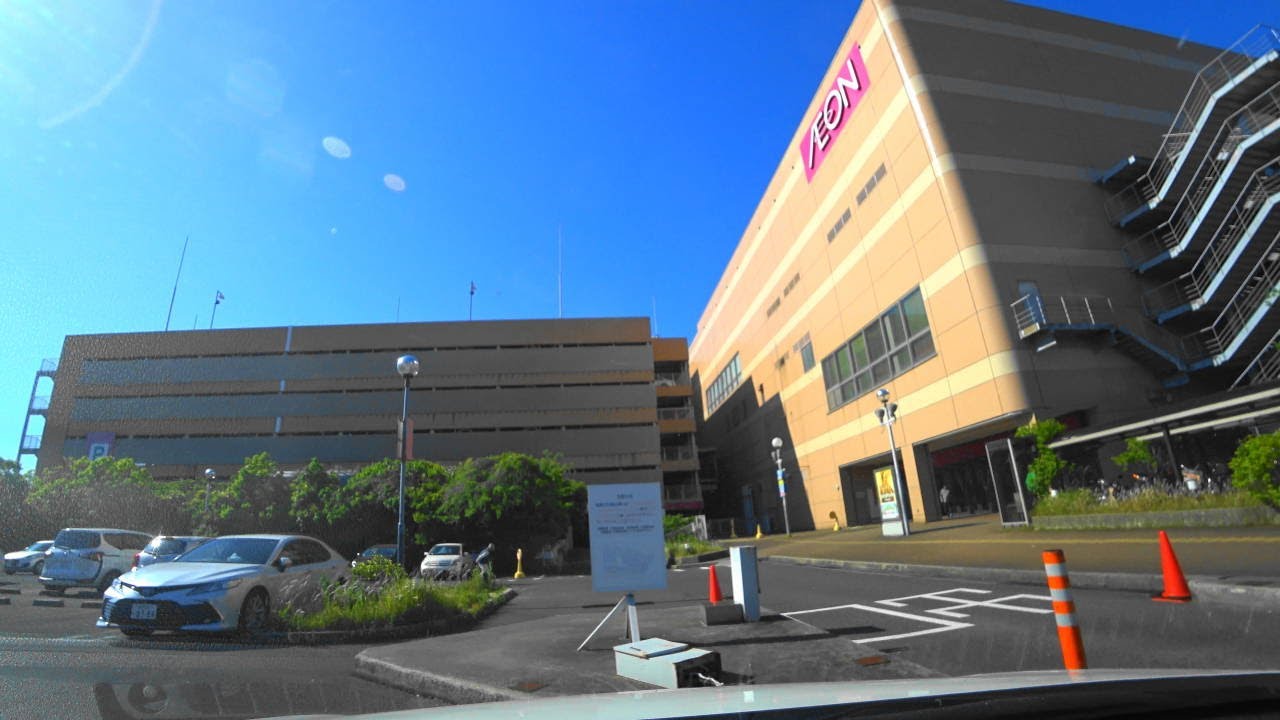 [ 4K ]　〈イオン ジェームス山店〉の立体駐車場に入りました。I entered the multi-storey parking lot of Aeon James Yama store.