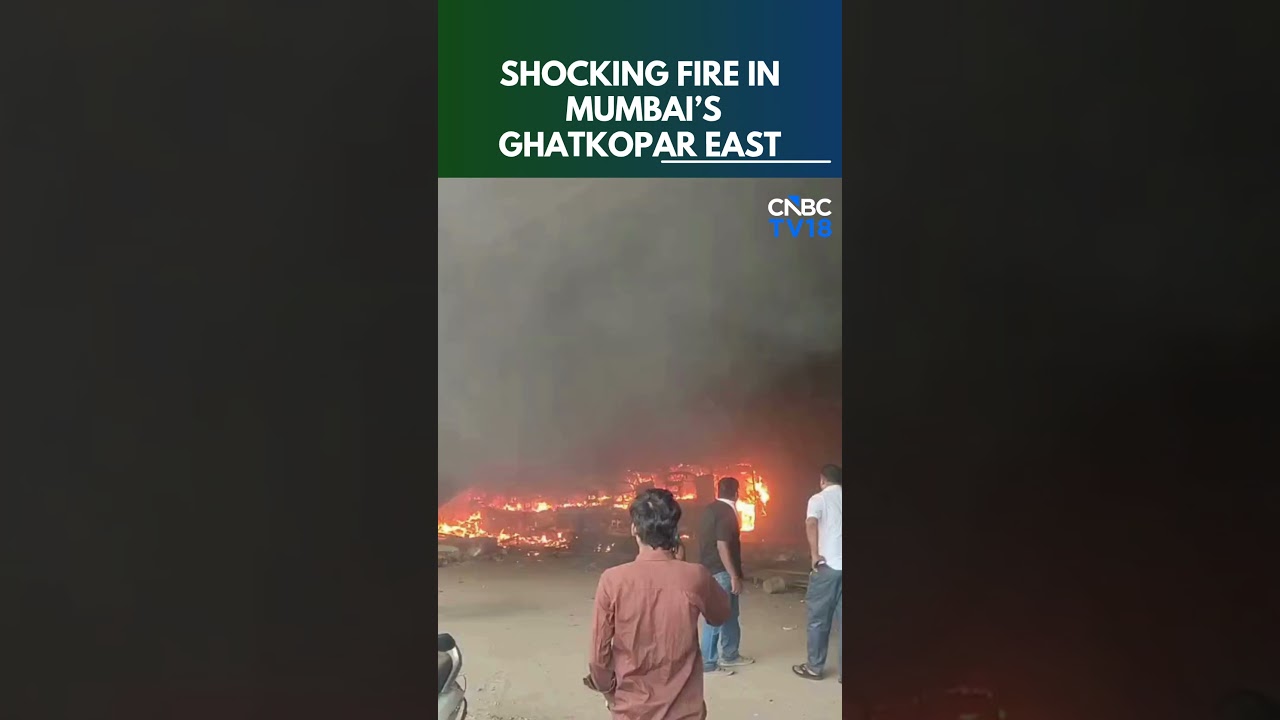 Fire Erupts in Ghatkopar East, 8 Rickshaws Burnt | Massive Fire in Mumbai, No Injuries Reported|N18S