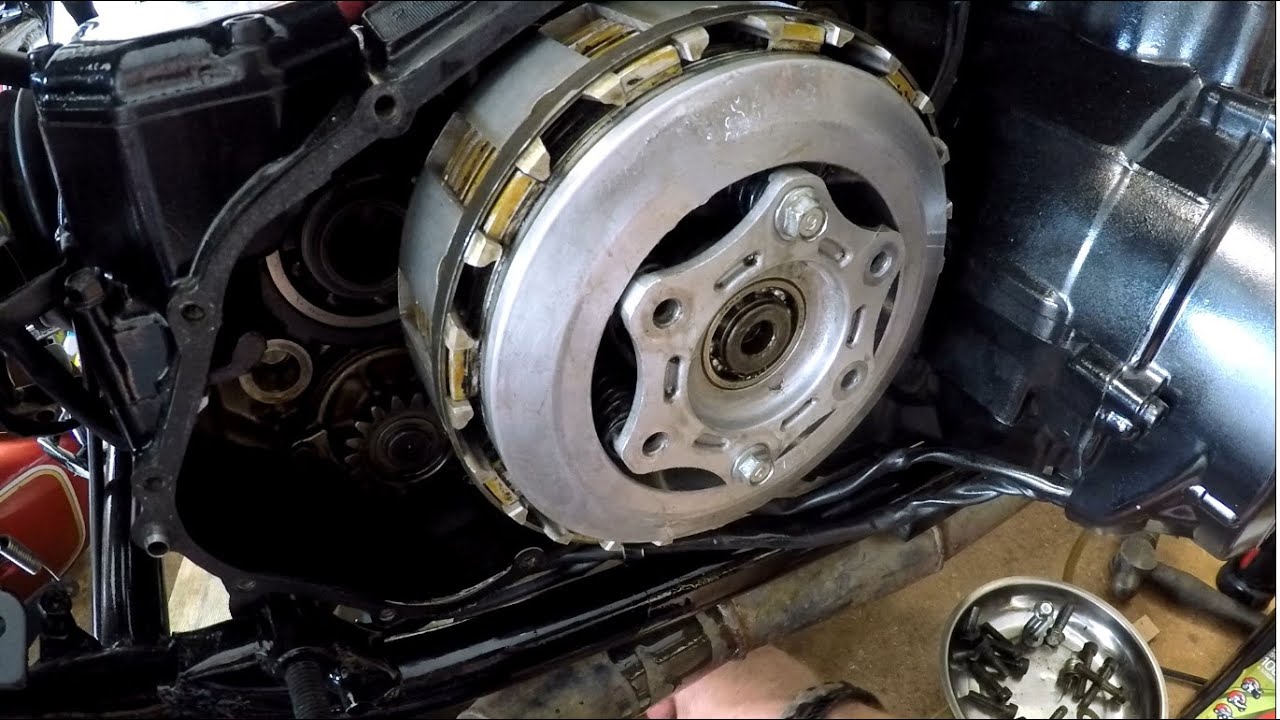 Yamaha XS1100 Cafe Racer Project - Episode 30 - Sticky Clutch