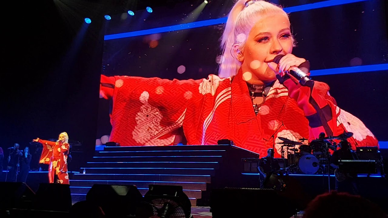 Christina Aguilera - Beautiful/Fighter (Live in Manchester Arena) 12.11.19