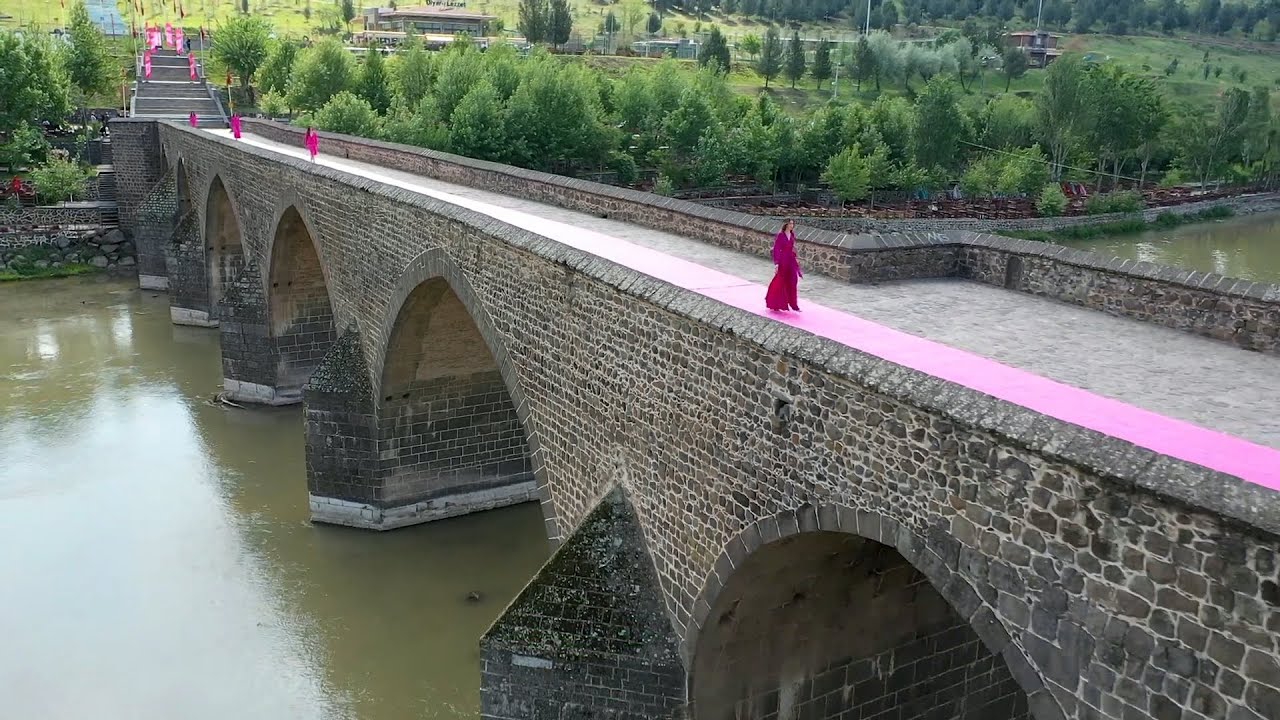 Dosso Dossi Fashion Show Diyarbakır 2022 (4K)