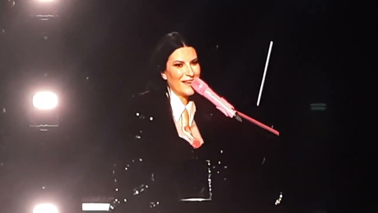Laura Pausini - Así celeste / Nuestro amor de cada día (28-02-2024 Movistar Arena)