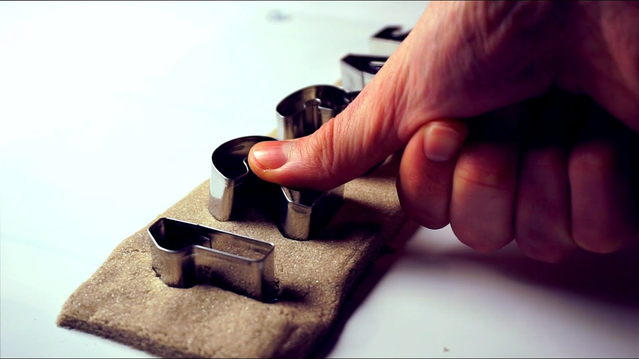 ASMR - kinetic sand