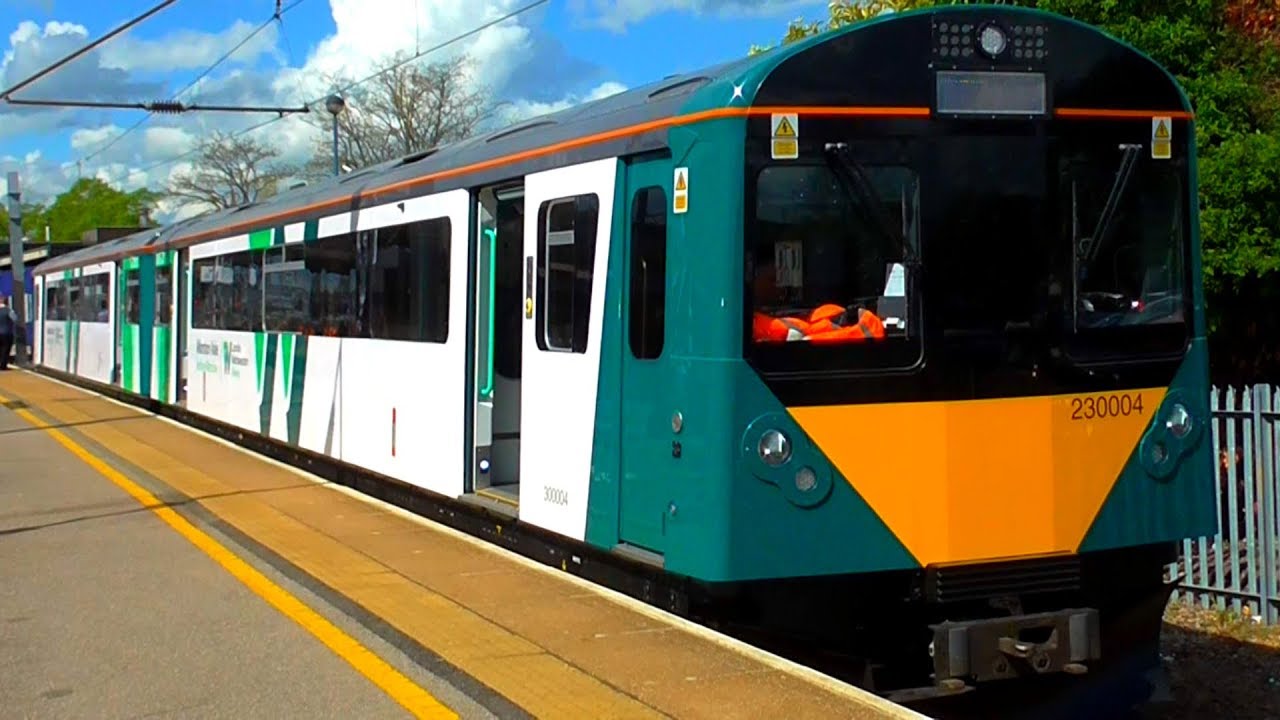 London Northwestern Railway Class 230 D-Train Ride: Bletchley to Bedford - 25/04/19