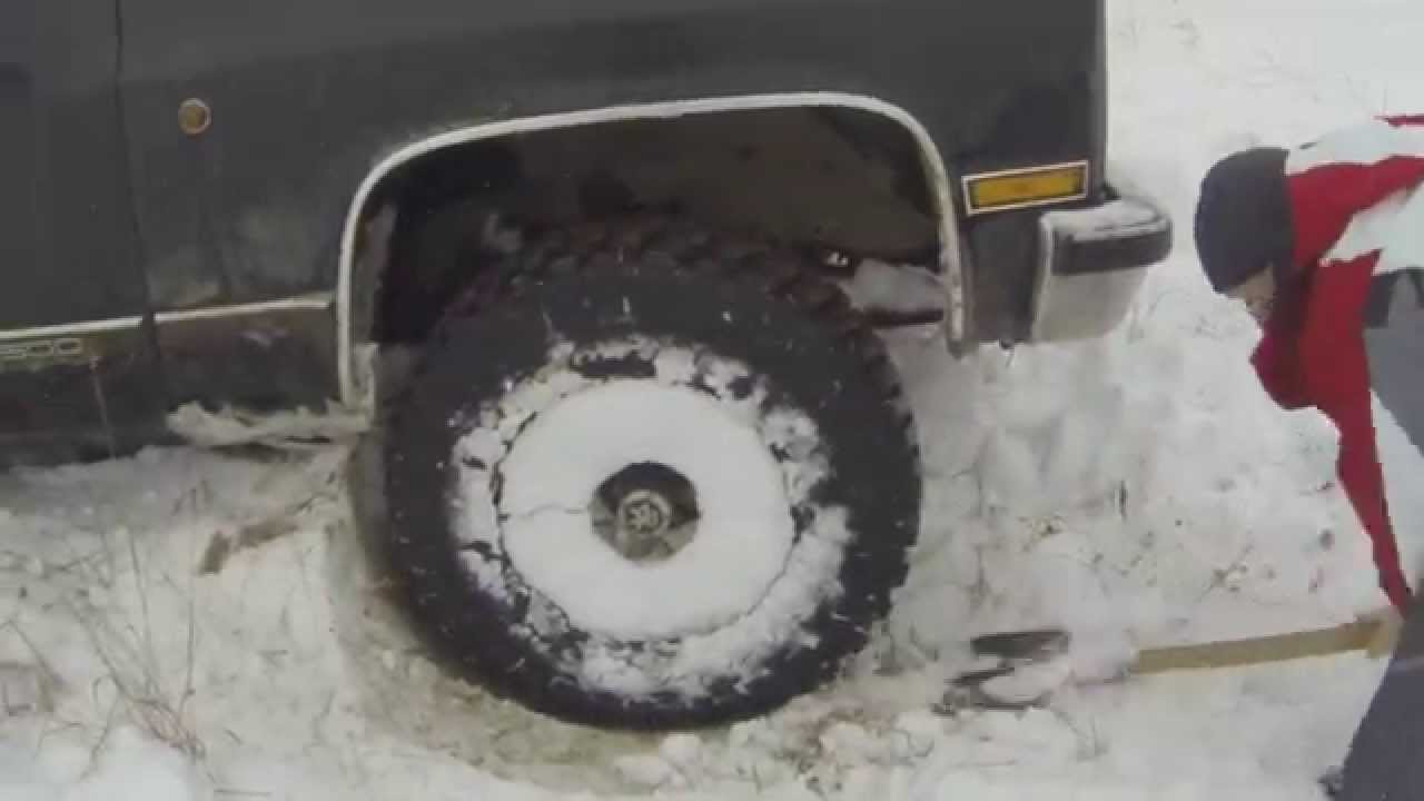 Chevy Avalanche & Chevy K5 in deep snow. Full version