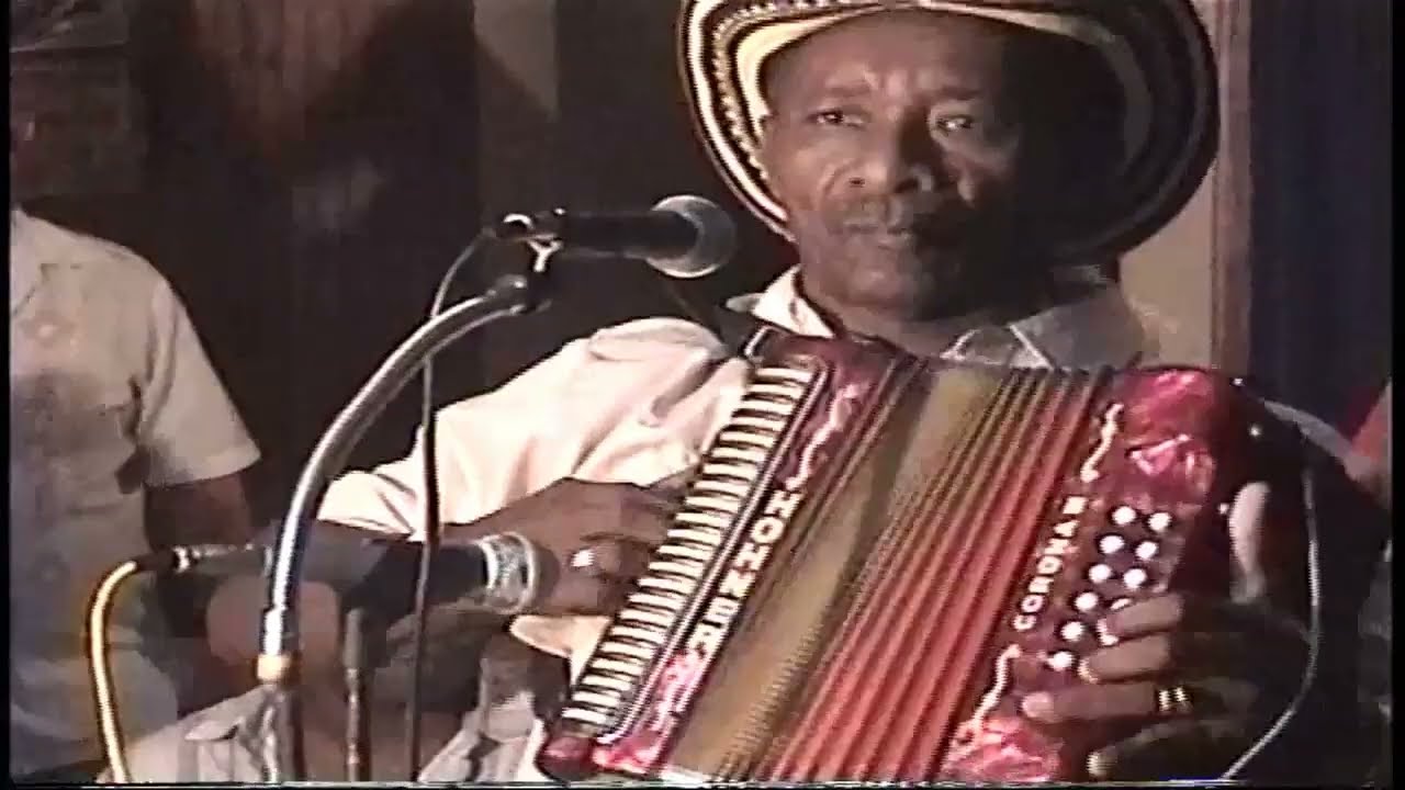 ENRIQUE DÍAZ TOCANDO Y CANTANDO SUS EXITOS - Conozcamos lo Nuestro