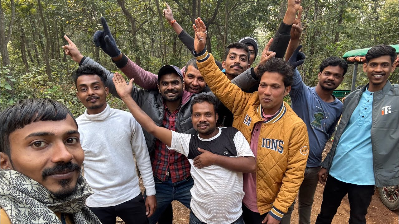 dada bhondhu der shate piknik kora tai alada moja😜  