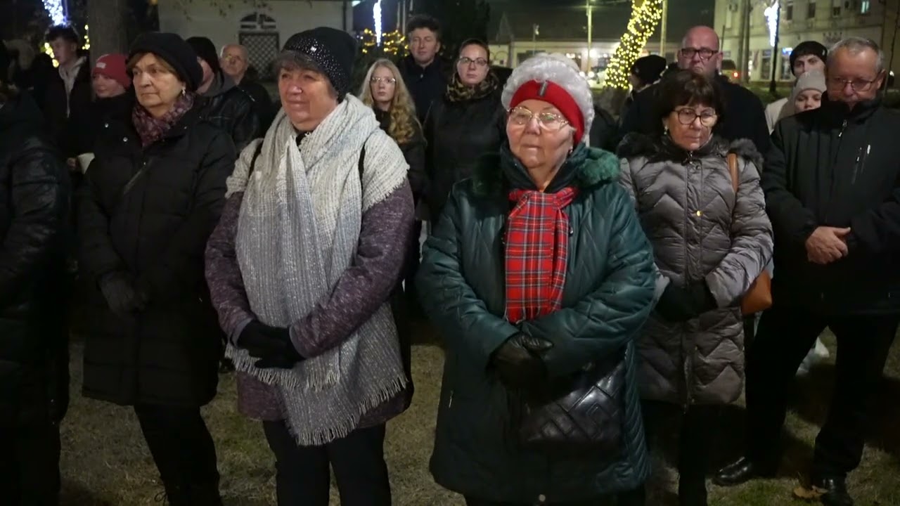 Fellobbant a hit gyertyájának fénye