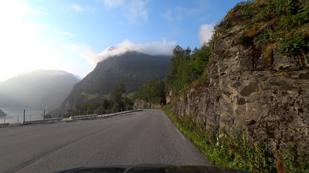 Ned til Geiranger - Driving down to Geiranger