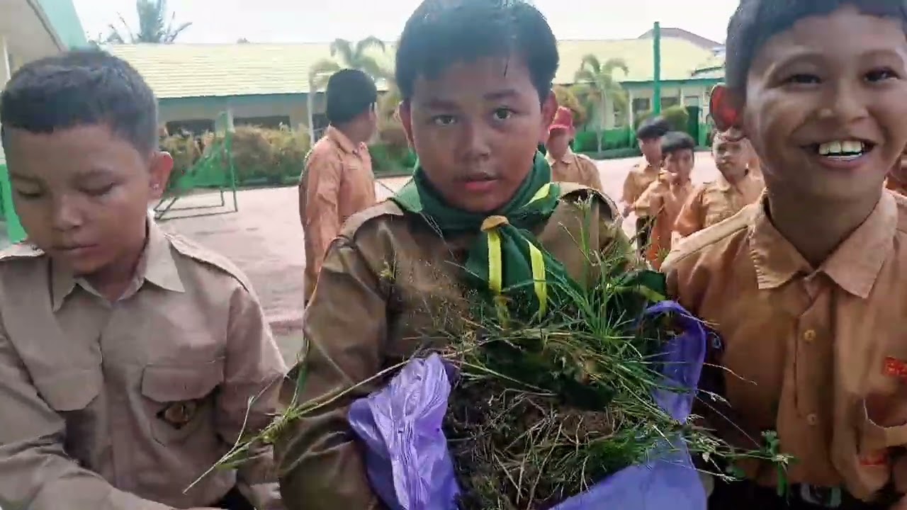 Kokurikuler: Aksi peduli lingkungan dengan membersihkan Kelas & Aksi Memilah/mengelompokkan Sampah