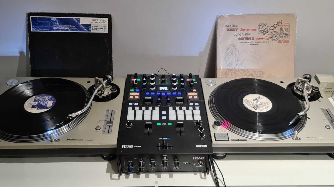 Technics SL1200 MK3D beat matching test