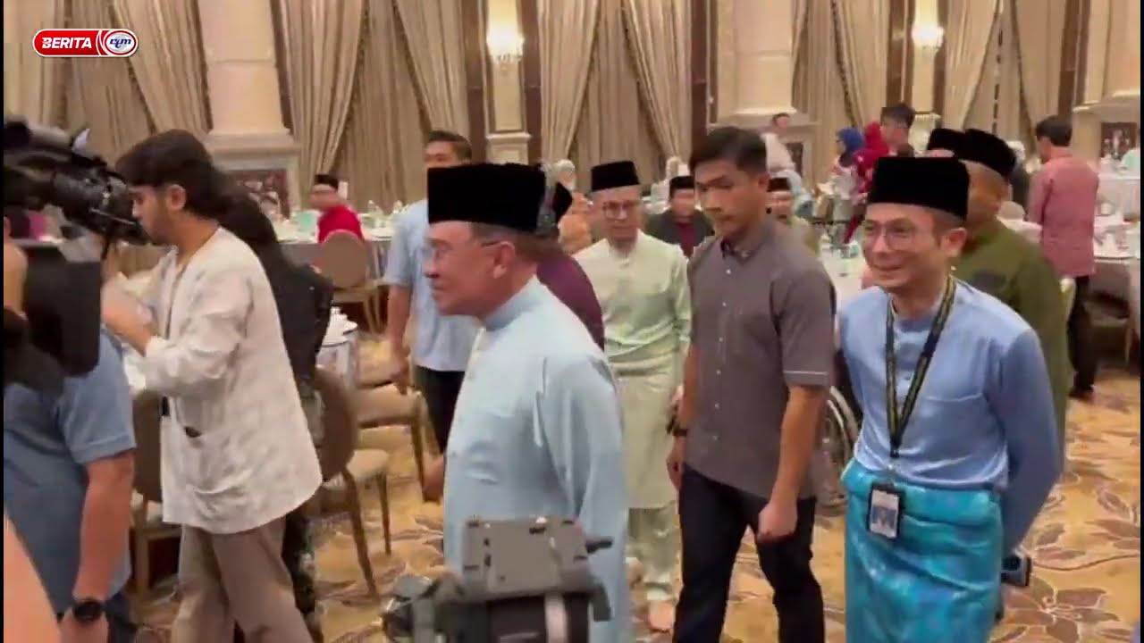PM BERBUKA PUASA BERSAMA PENGGIAT MEDIA DAN PEMPENGARUH