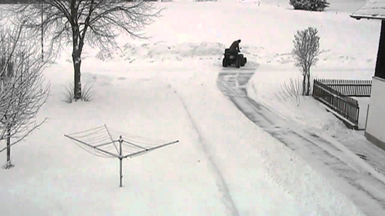 Suzuki King Quad 700 Highspeed Schneeräumen mit Warn Schild