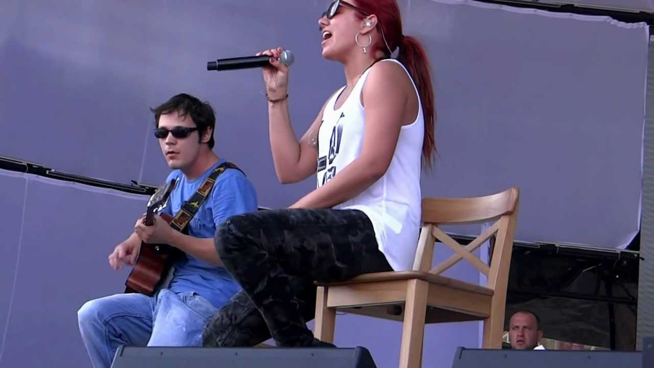 Ewa Farna - Cicho Akustycznie (Pierwsza próba Lato Zet i Dwójki 2012 w Łodzi) HD