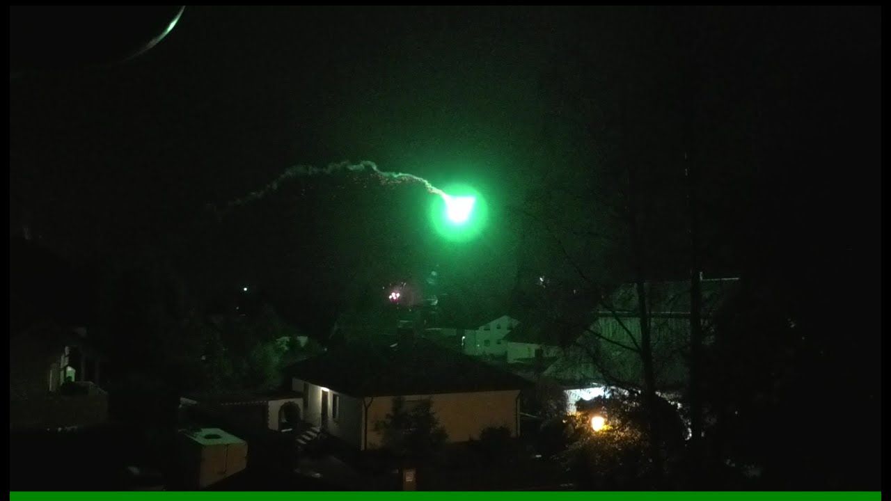 0 Uhr Silvesterstimmung vom Balkon! Der Übergang: Von Silvester 2024 bis Neujahr 2025 im Dorf!