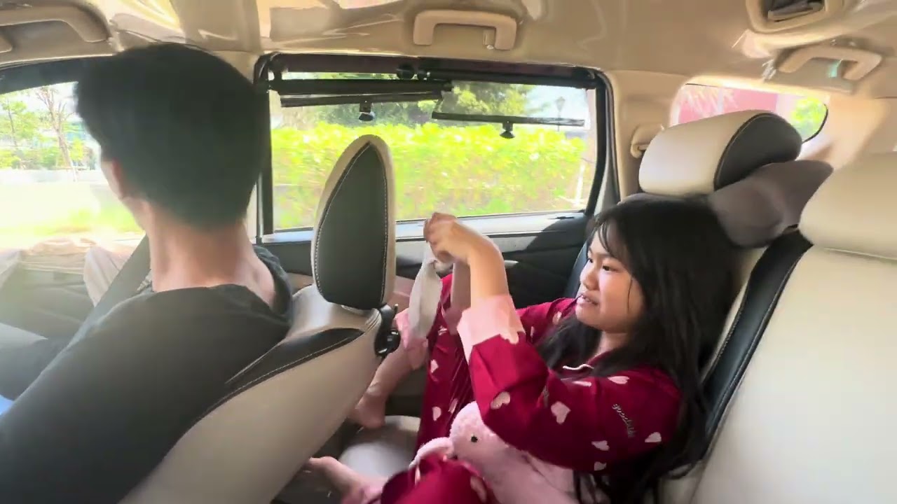 Đi chơi về còn tiếc 