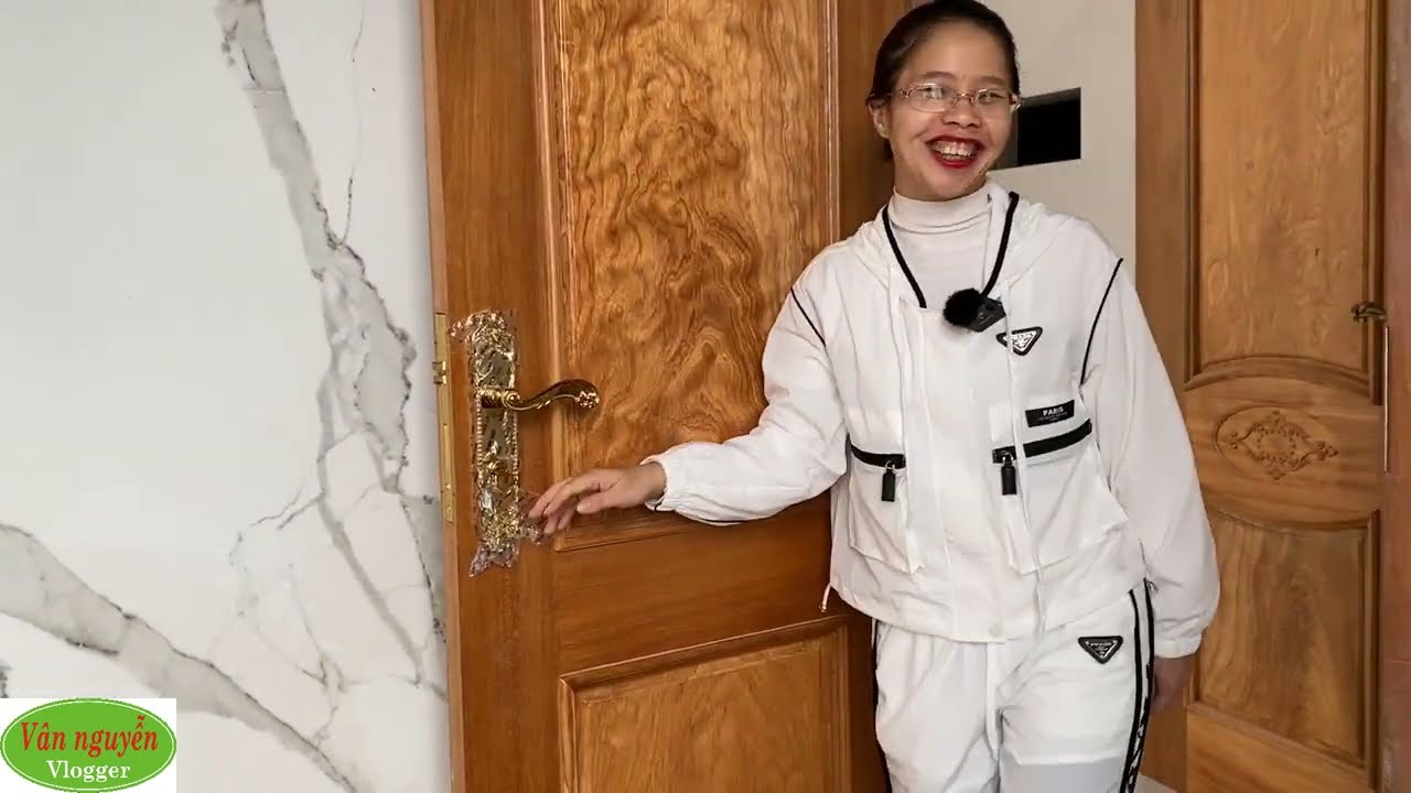 Đầu năm thăm Villa ngắm mẫu cửa gỗ gõ đỏ tự nhiên - Một số chú ý khi chọn gỗ làm cửa sao cho đẹp mắt