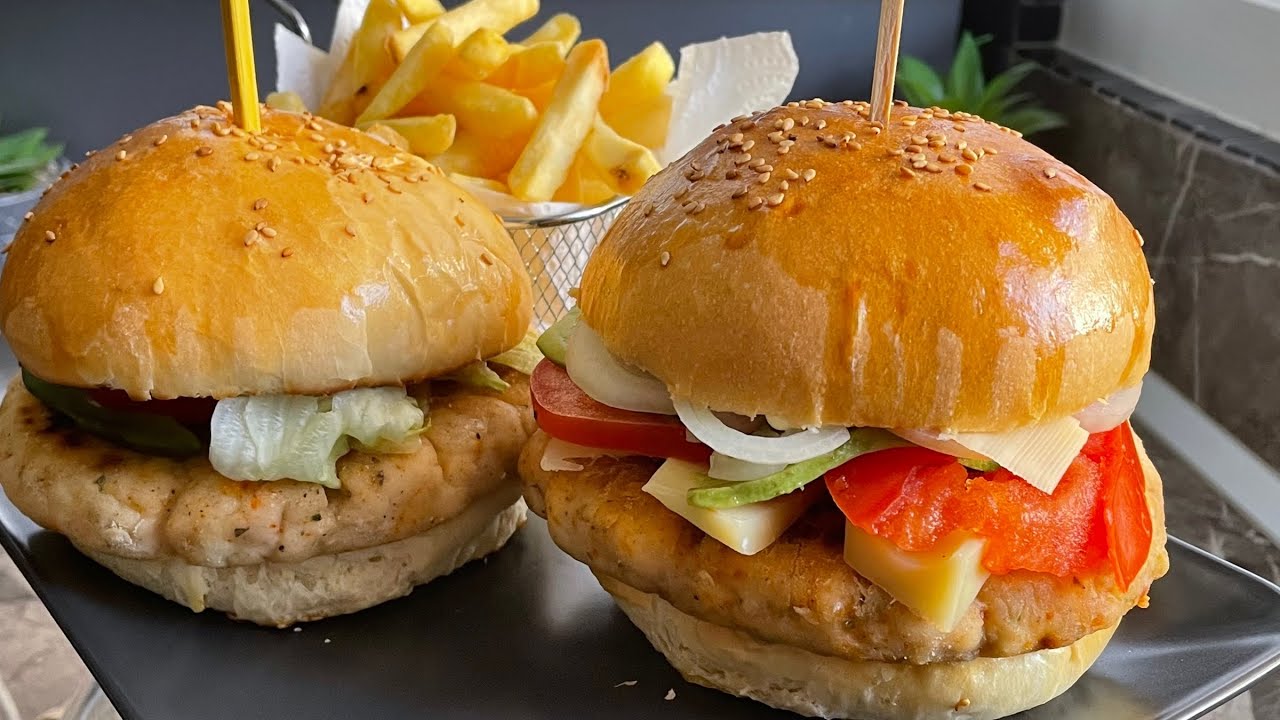 برجر الدجاج /شكن برغر بعجينة قطنية وبطريقة حترافية  فالبيت 🍔 /le mac chicken burger fait maison