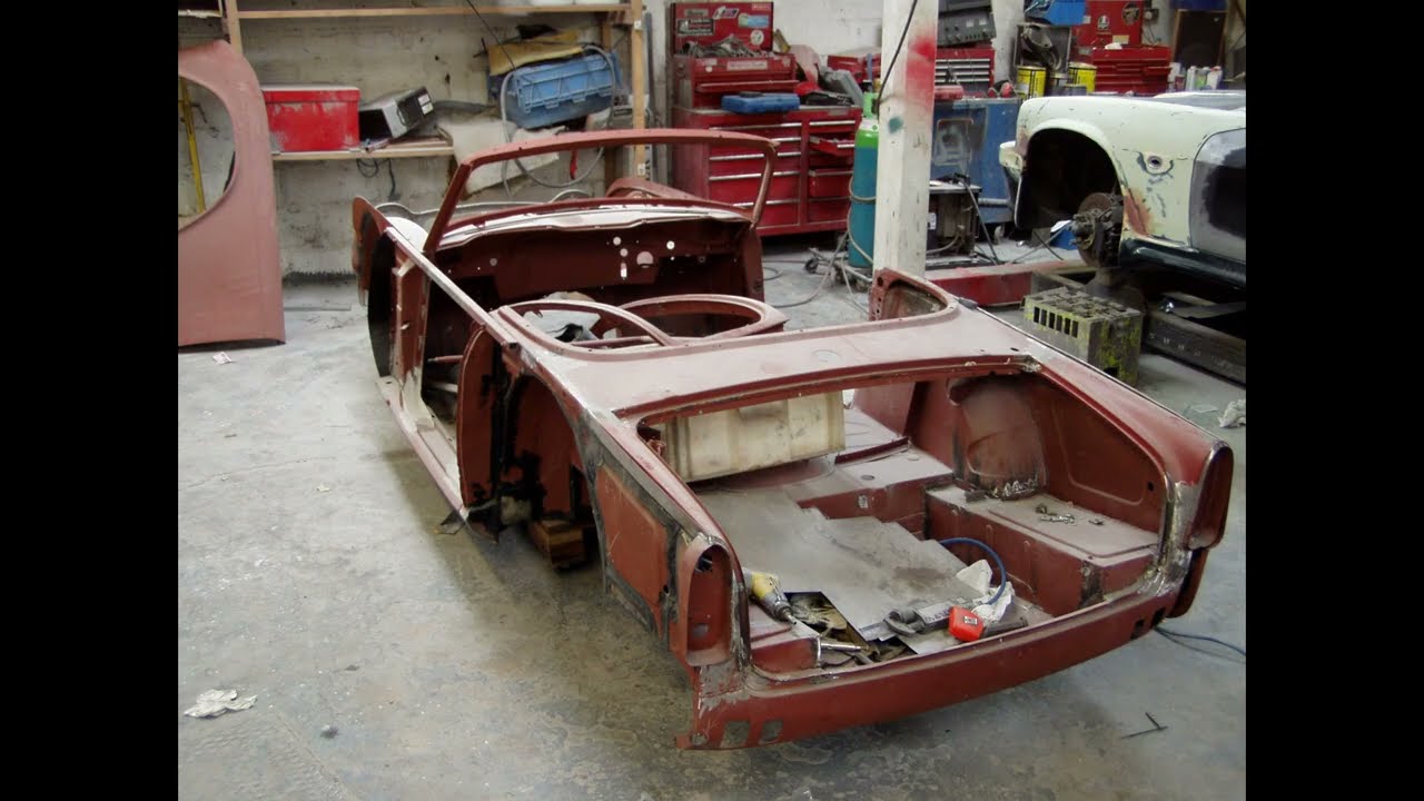 Triumph Tr4 Body shell strip (What we found under the blue paint) :-o