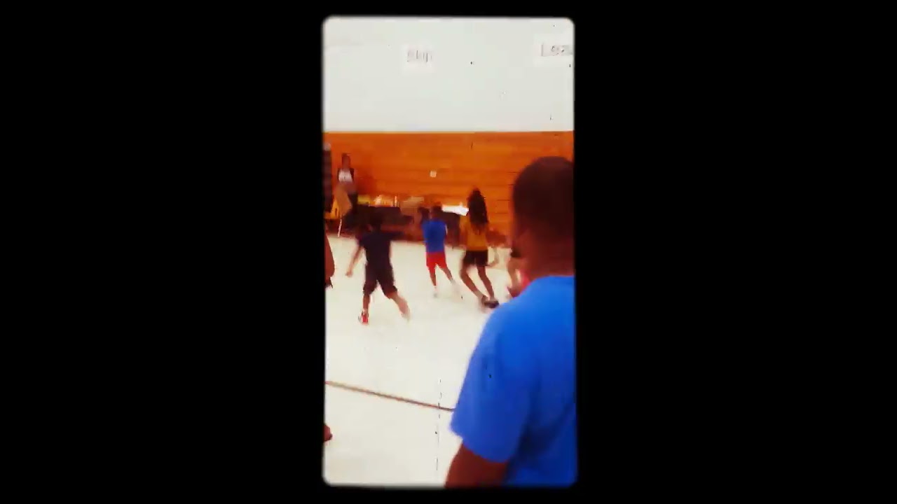 Stray Kangaroo crashes a schools🦃🐷🐮🐐 function and kids try to catch it