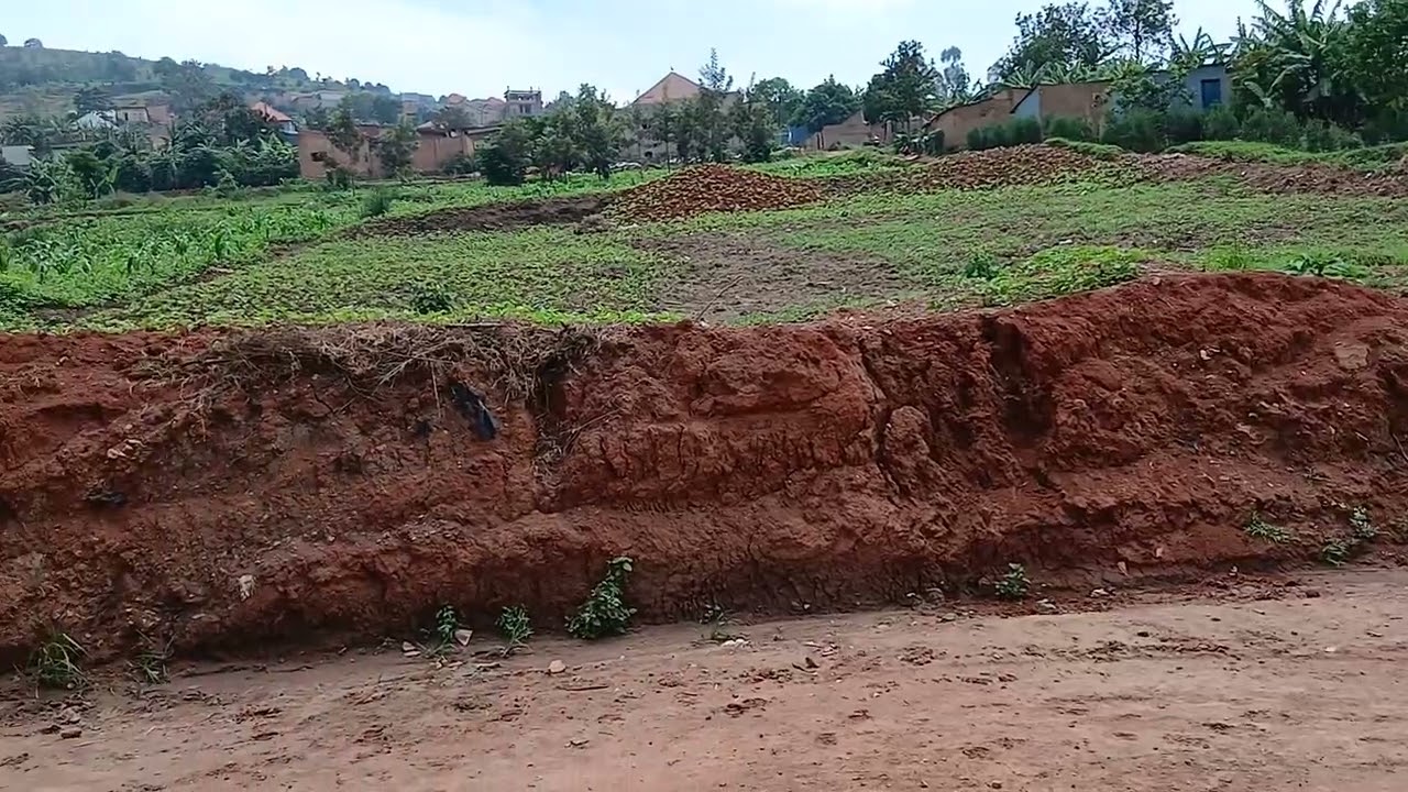DORE IKIBANZA KIGURISHWA MASIZI AHANTU/Plotsize,350sqm HEZA /Price,25,000,000million/Tell,0786660250
