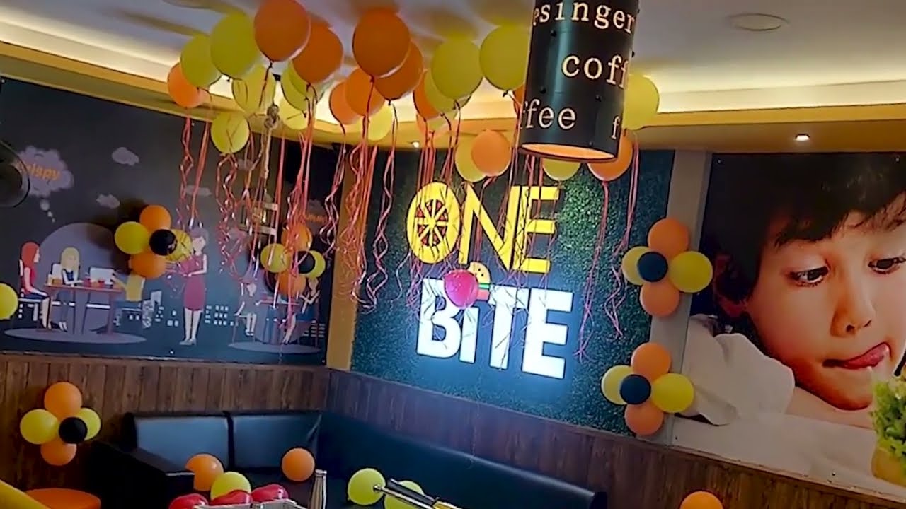 61 रुपये का पिज़्ज़ा बेचकर कमाए लाखो | One Bite Fast Food Family Restaurant