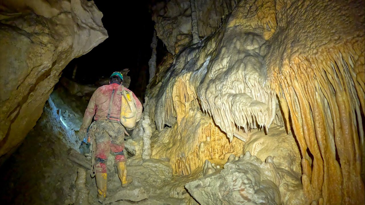 Grotta del Fiume, rami kamikaze | Frasassi