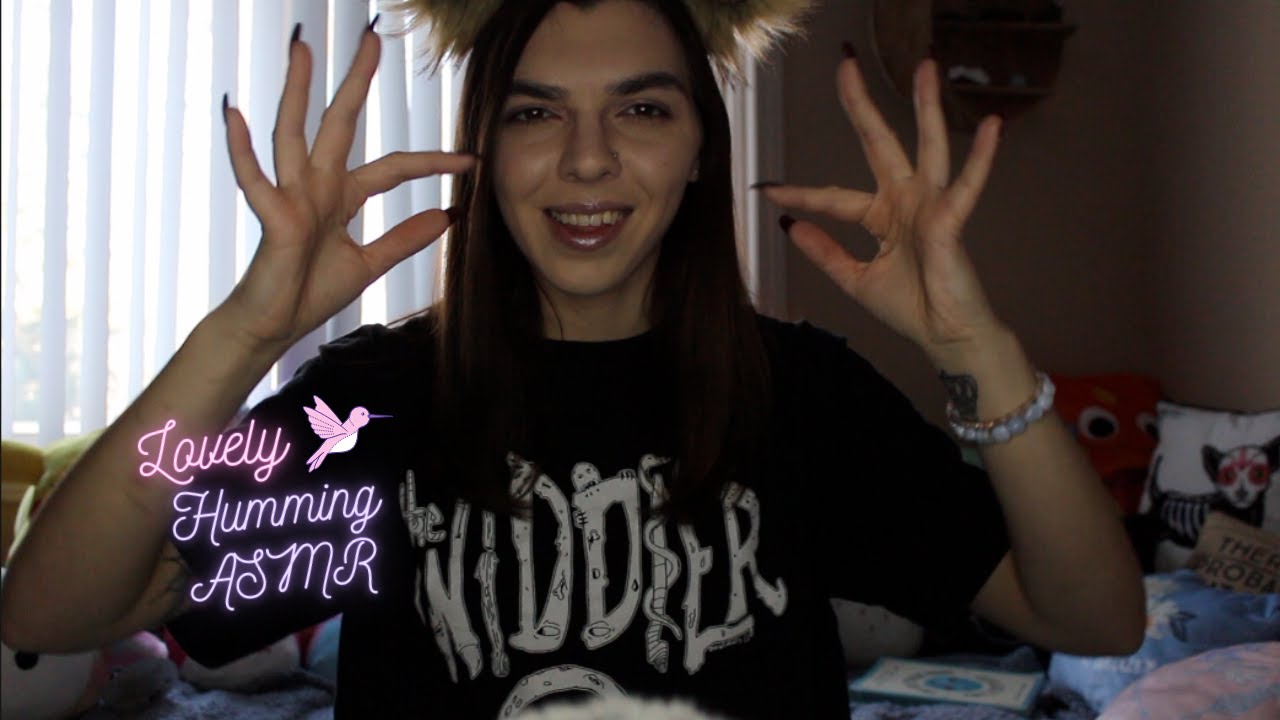 Lovely Humming ASMR with Hand Movements 🤟🏼