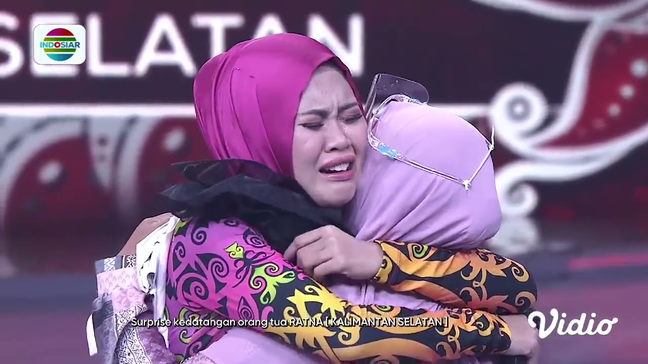 Tangis Ratna Pecah! Surprise!! Ratna Langsung Bersimpuh Saat Kedatangan Mama dan Abah | LIDA 2021