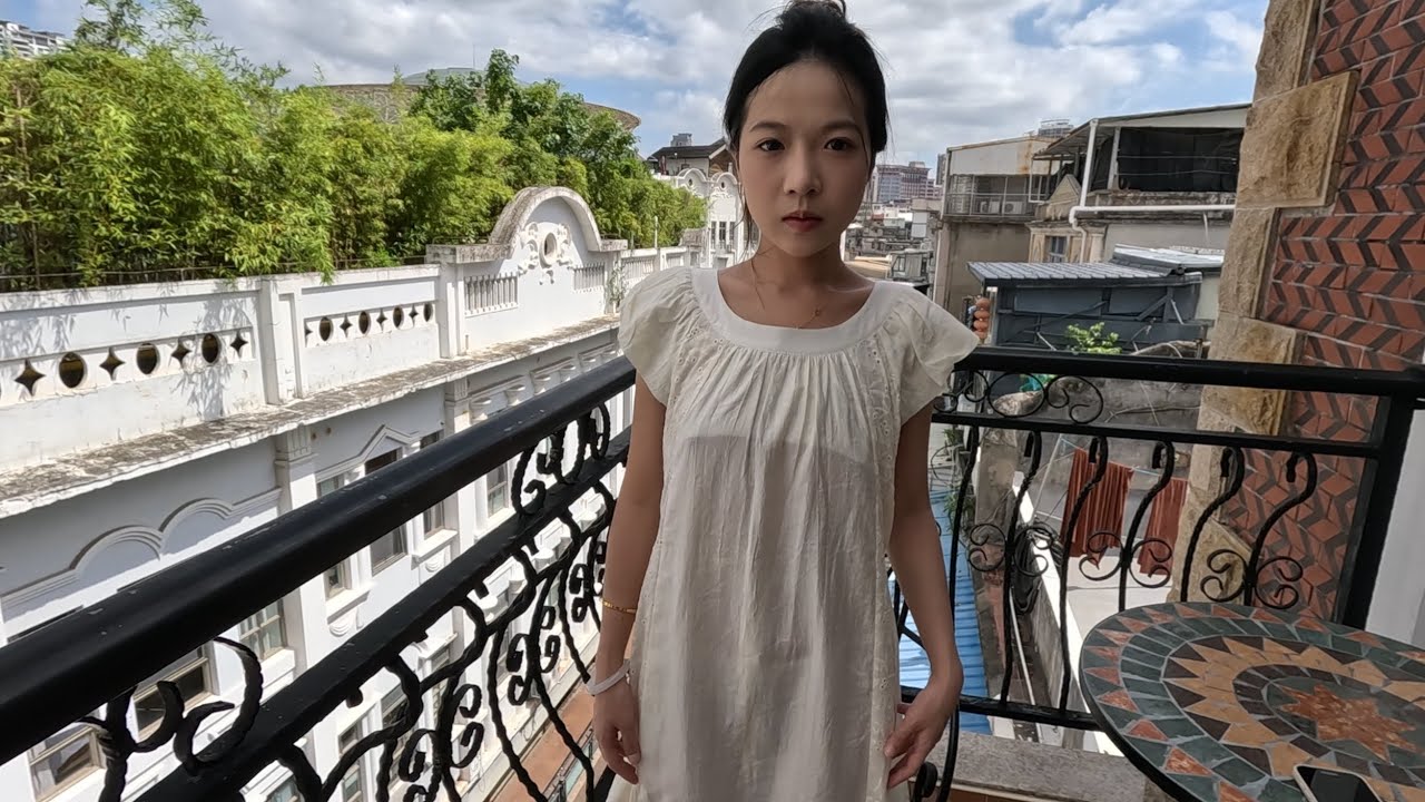 美美酷酷的伊伊来啦，今天展示的是我们家今年夏天的流行款式