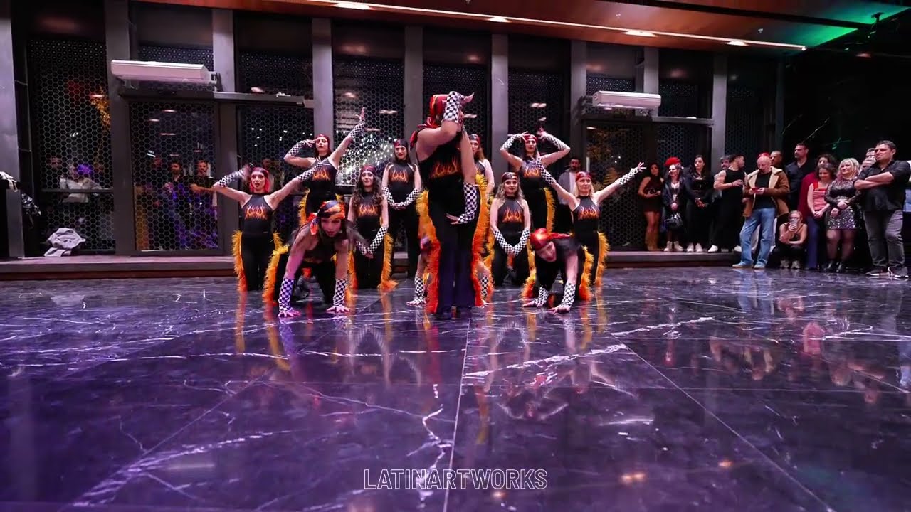 Bachata Show by Zeynep Kocak [Calentura by Pinto Picasso & DJ Nico] @ GrandPera
