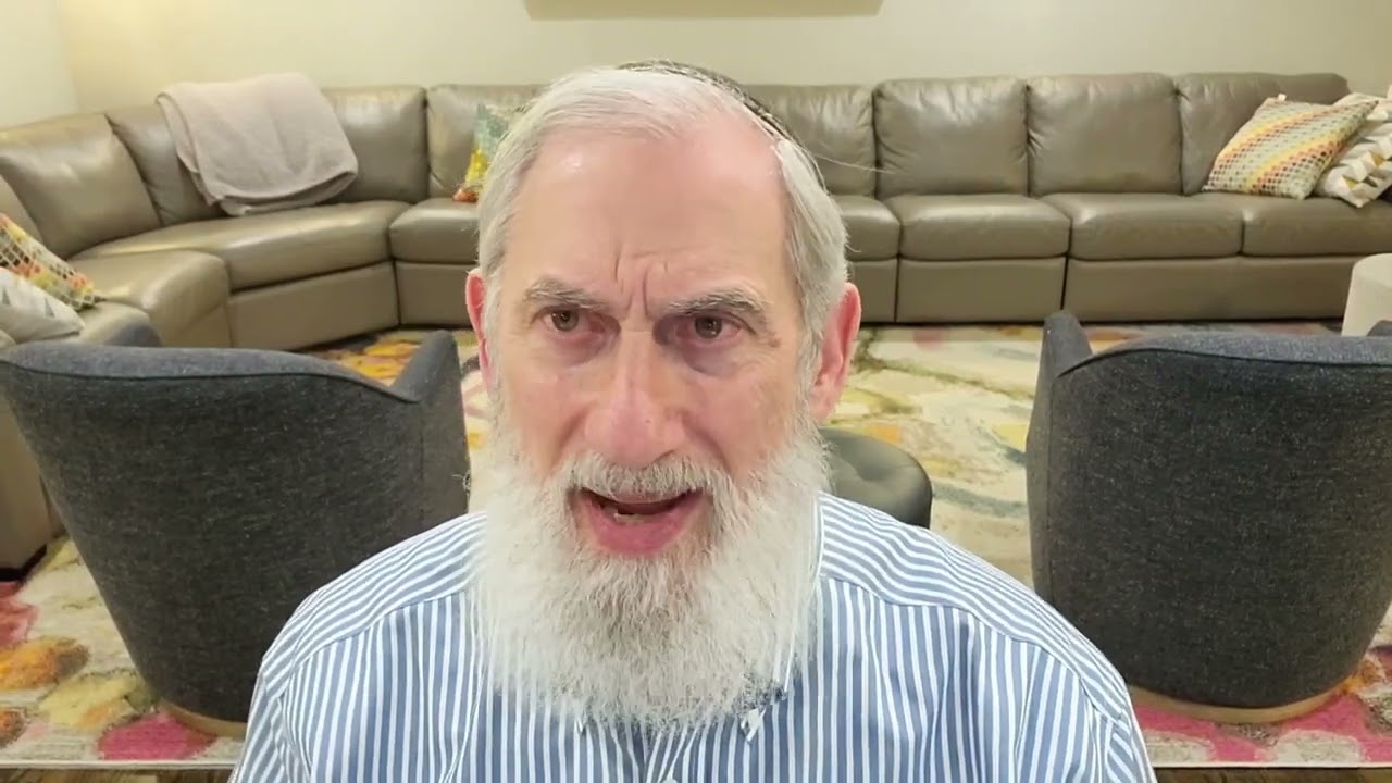 Look At Me: What Opportunity Did Aharon The Kohen Hagadol Have To Flaunt His Wardrobe? His Piety?