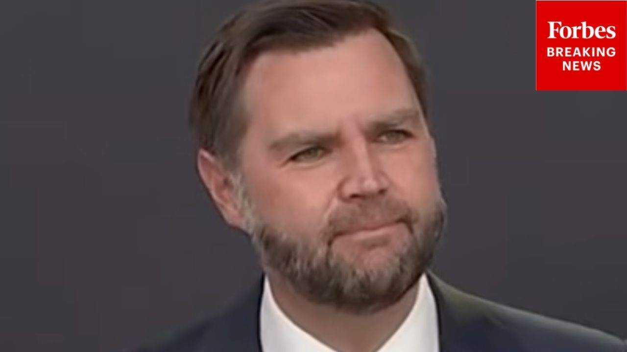 Вице-президент Джей Ди Вэнс отвечает на вопрос: &laquo;Как лично вы определяете социализм?&raquo;