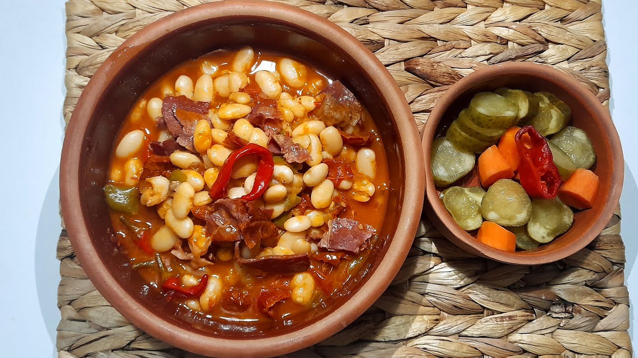 Güveçte Pastırmalı Kuru Fasulye