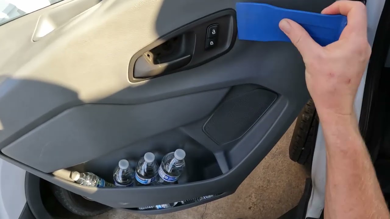 Замена выключателя разблокировки электрозамка Ford Transit