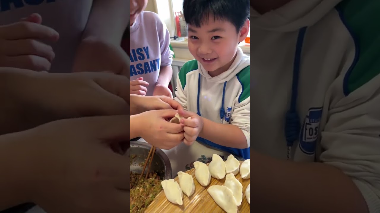 冬至大如年，人间小团圆。和孩子们一起包饺子，很值得记录下来，等孩子们长大远走高飞了，自己看看会觉得很幸福#一家人在一起就是幸福 #冬至吃饺子