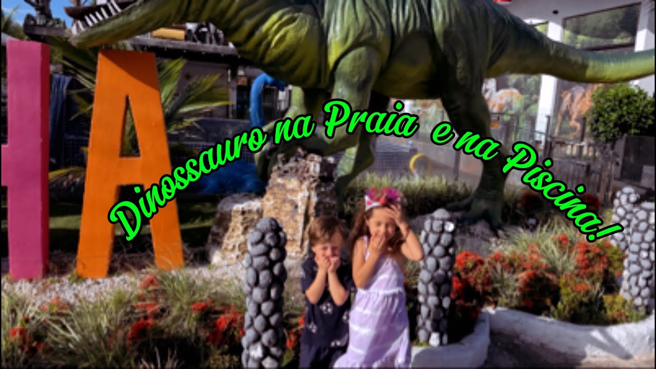 A Aventura Maluca: Dinossauro na Praia e na Piscina! 🦖🏖️🏊‍♀️😬