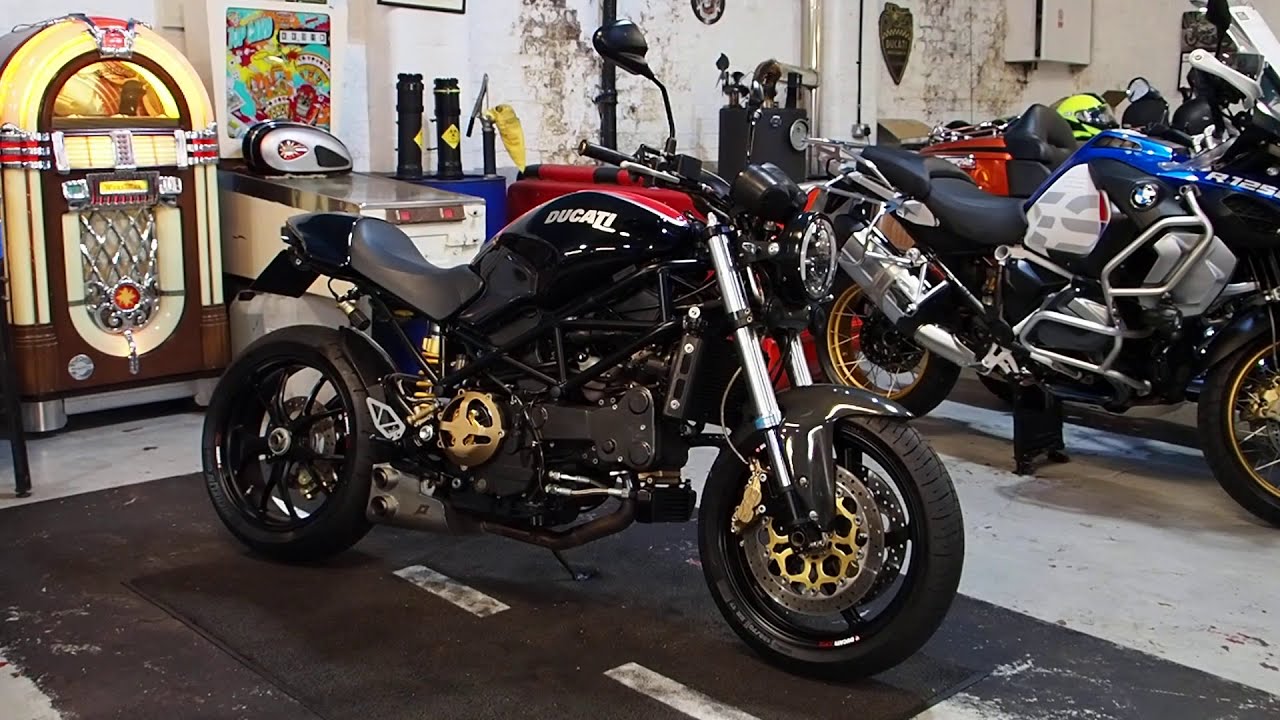 Ducati Monster 900 916 S4 ,tricked ,QD pipe,Ohlins,Italian paint scheme