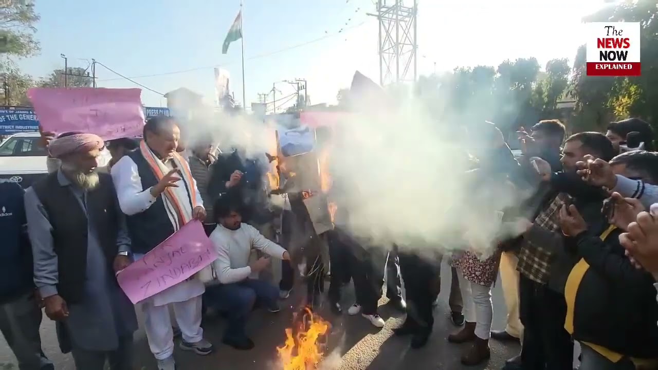 LOP Sunil Sharma ke khilaf  kiya bada pradarshan