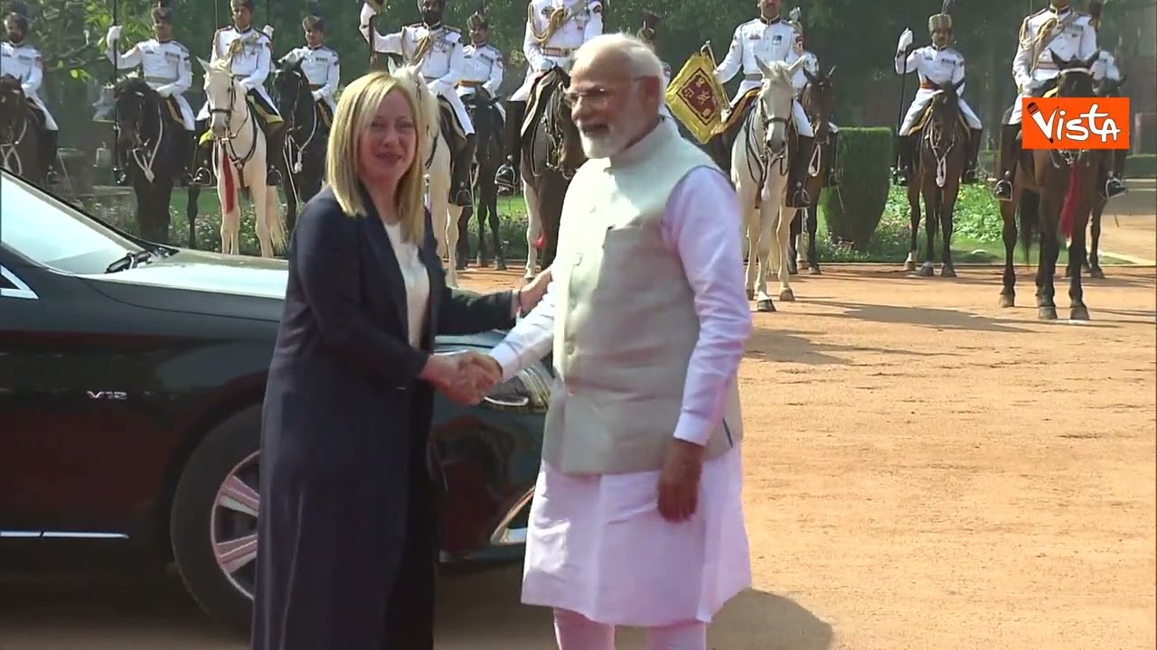 Giorgia Meloni accolta in India nell'enorme Palazzo del Governo
