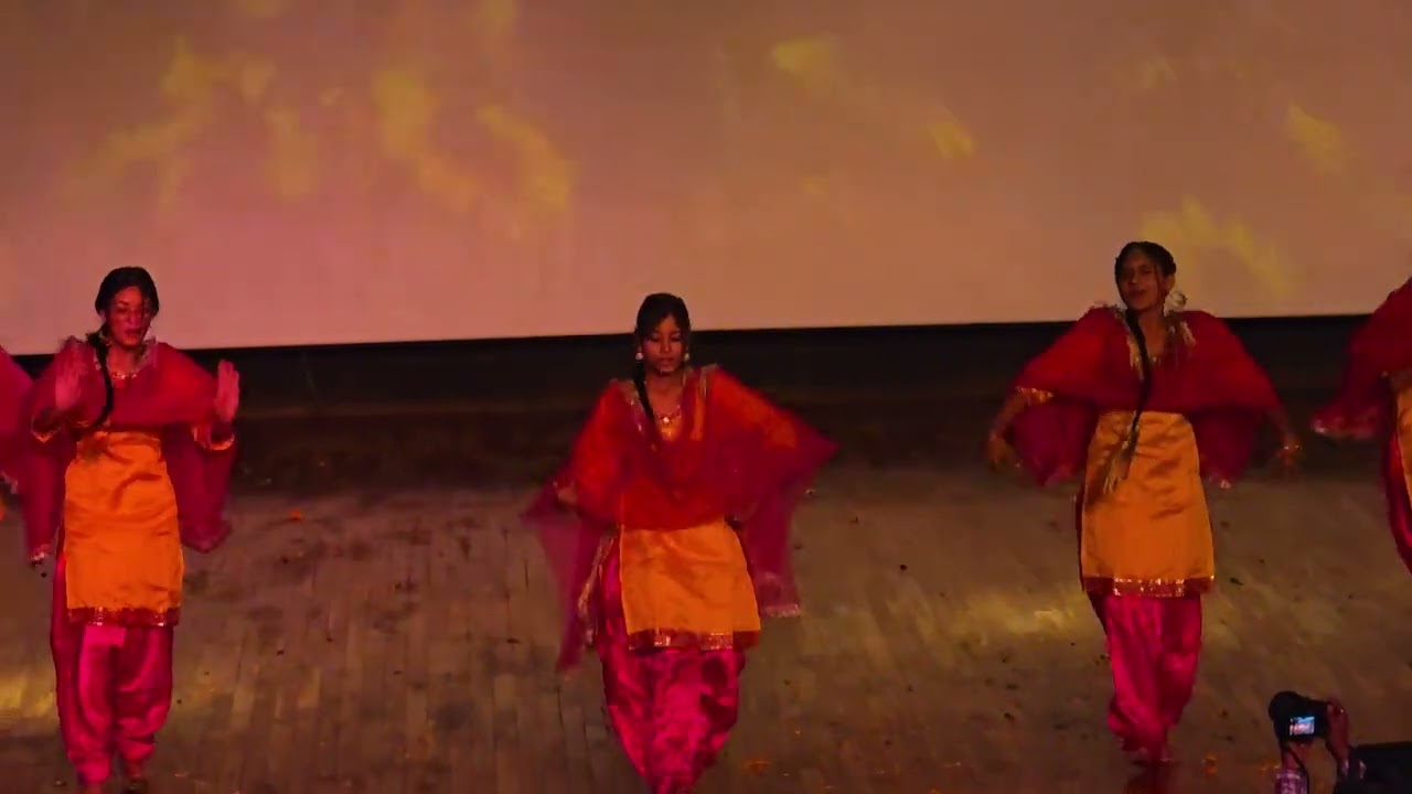 Punjabi group performance in college #viralvideo #dancevideo #punjabisong #punjabidance #giddadance 