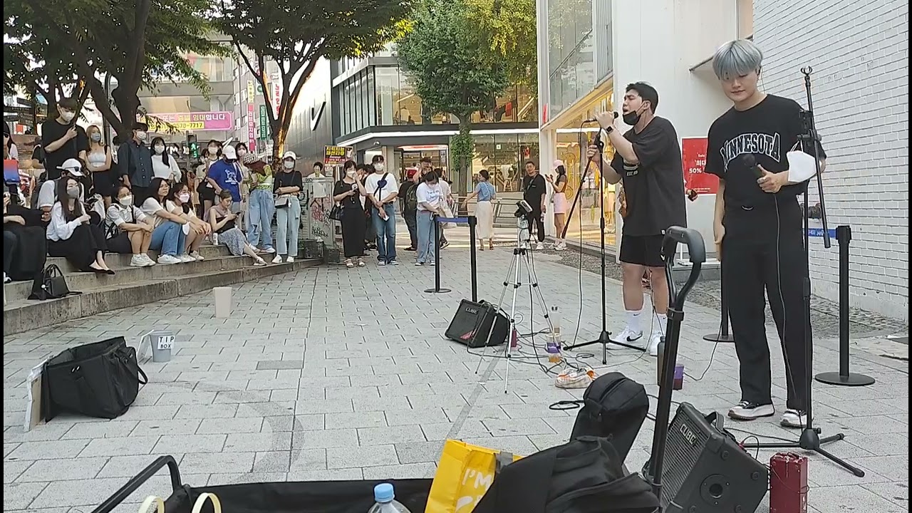 홍대 버스킹 제 9탄 - 이희원 ( Lee Hee Won )씨의 노래공연