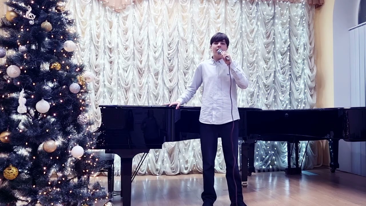 «Blue moon» R.Rodgers,L.Hart. Виконує Ерік Дяків. Викладач Лілія Круміленко