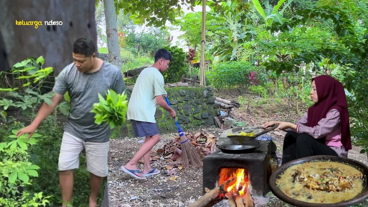 Aktivitas sore,masak pecel ikan asap,makan malam bersama keluarga, masakan desa