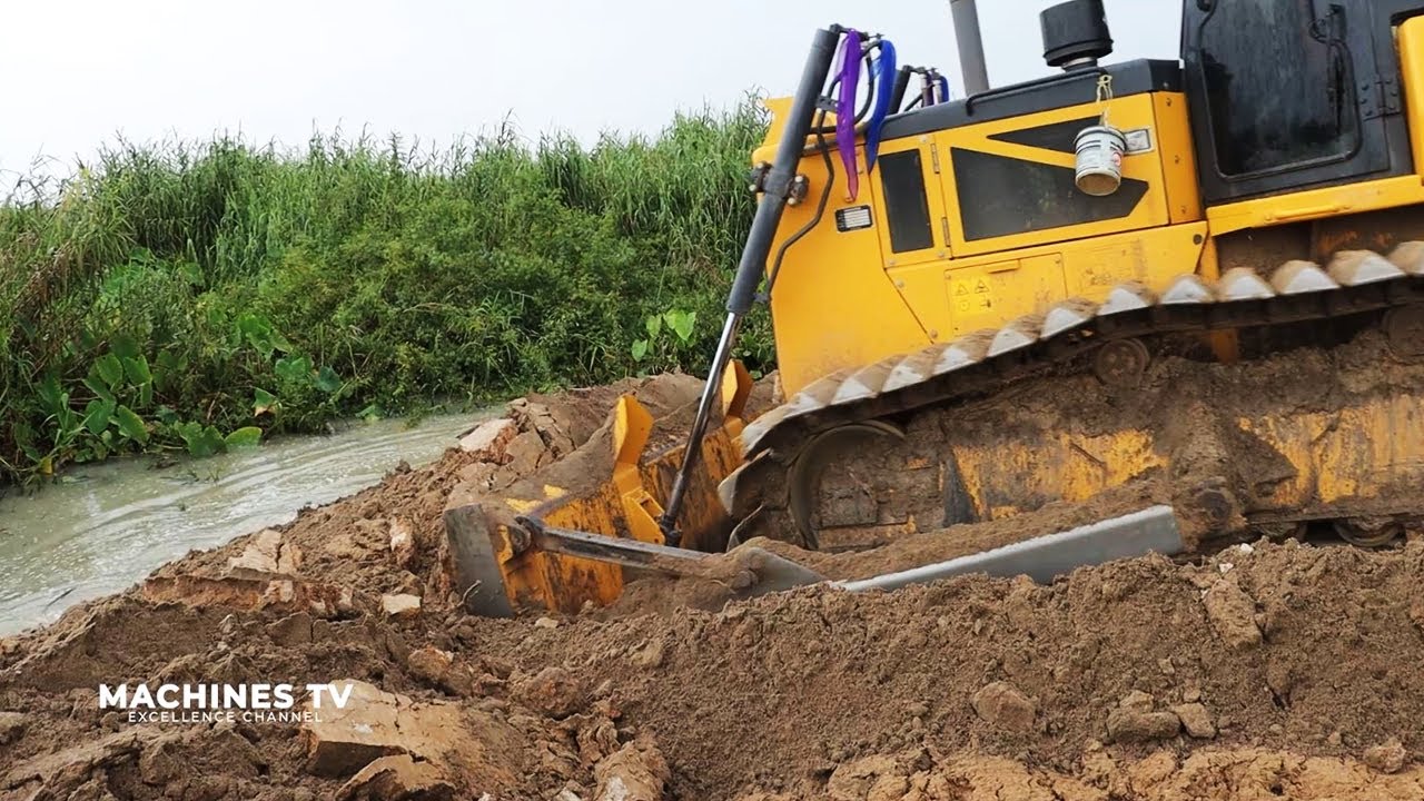 Topdressing Sand Bulldozer Pushing Cut Off Leveling Dump Truck Skills Turning Unloading Sand